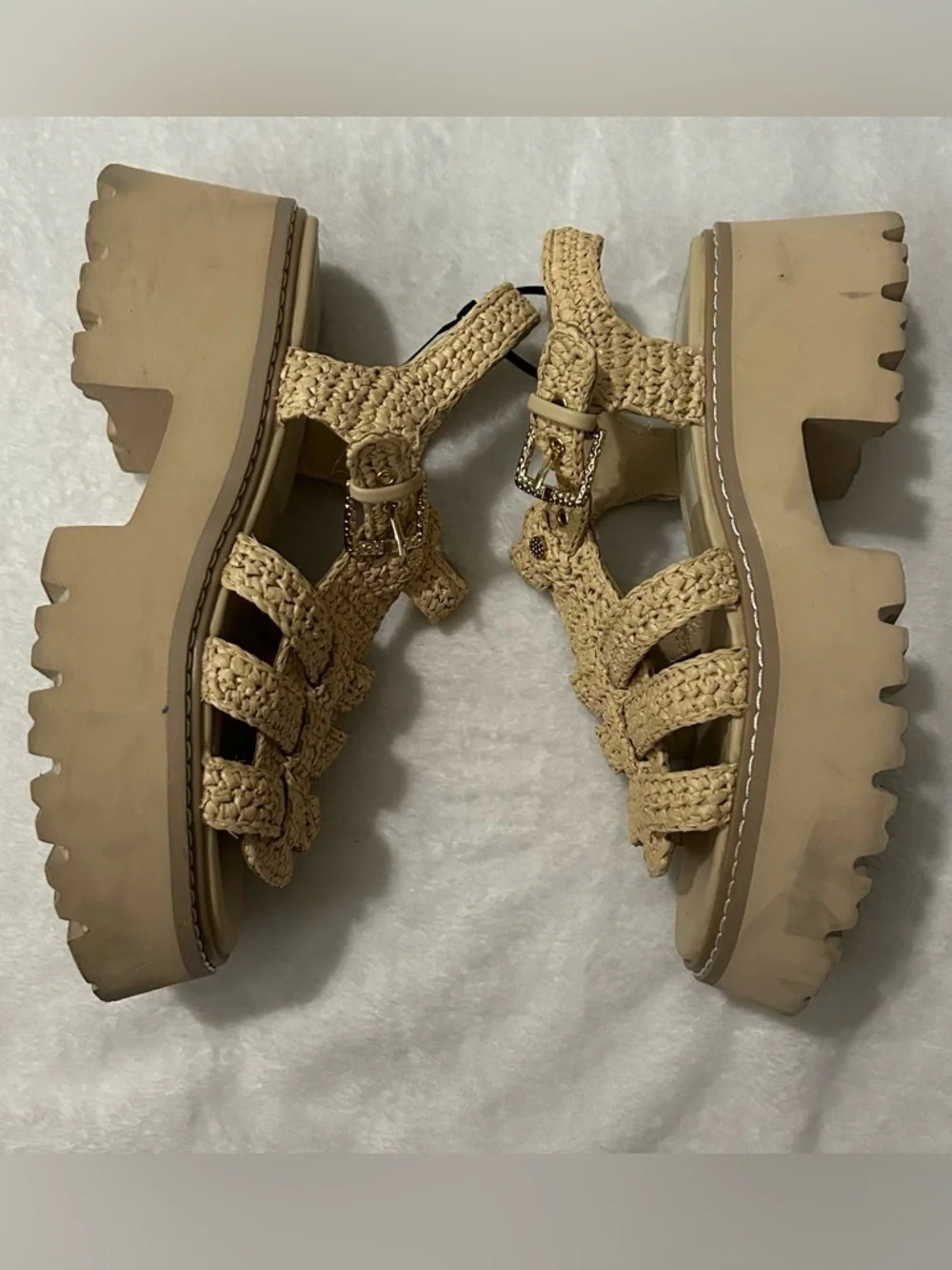 Dolce Vita women’s 7.5 Tan Latrice Strappy Chunky Sandal - Picture 5 of 9